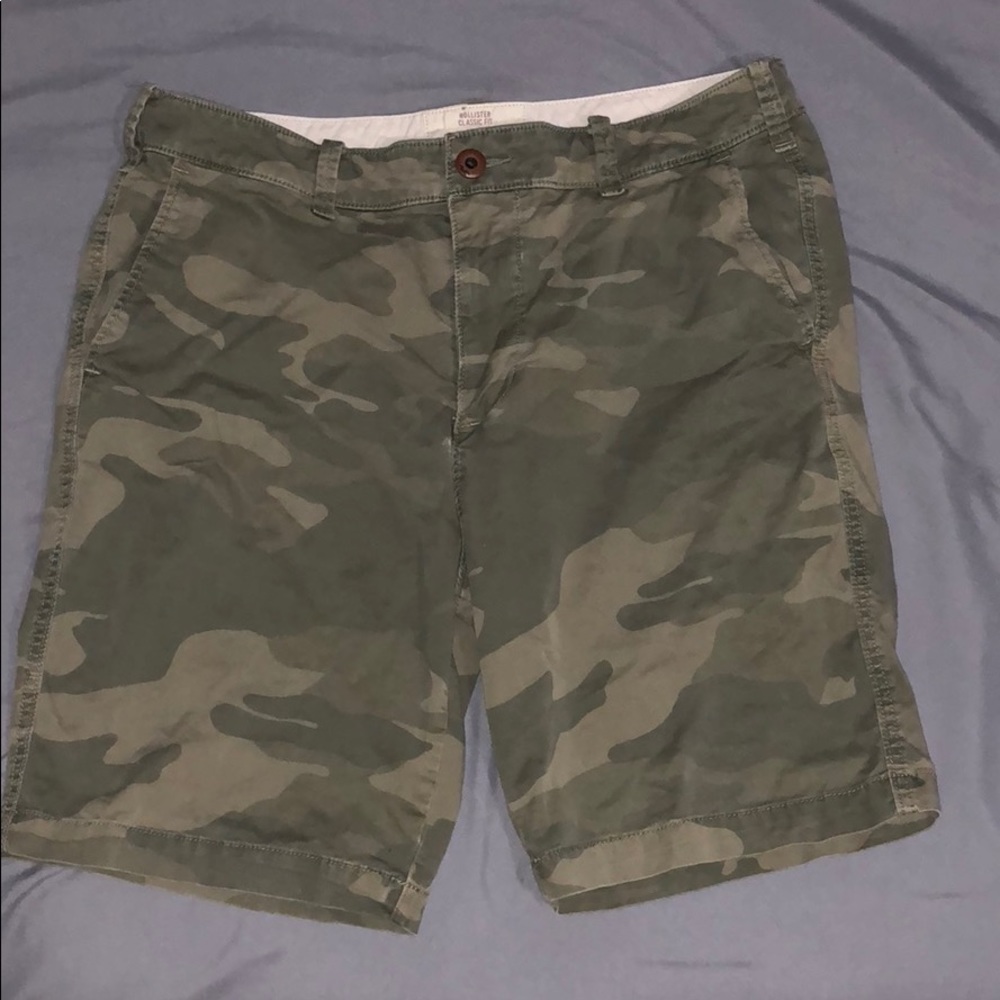 Hollister camo khaki shorts